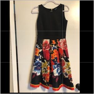Gabby Skye size 4 womens floral dress